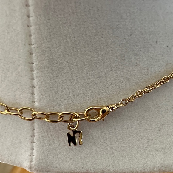 Nina Ricci Elegant Classic Logo Necklace - Picture 5 of 11